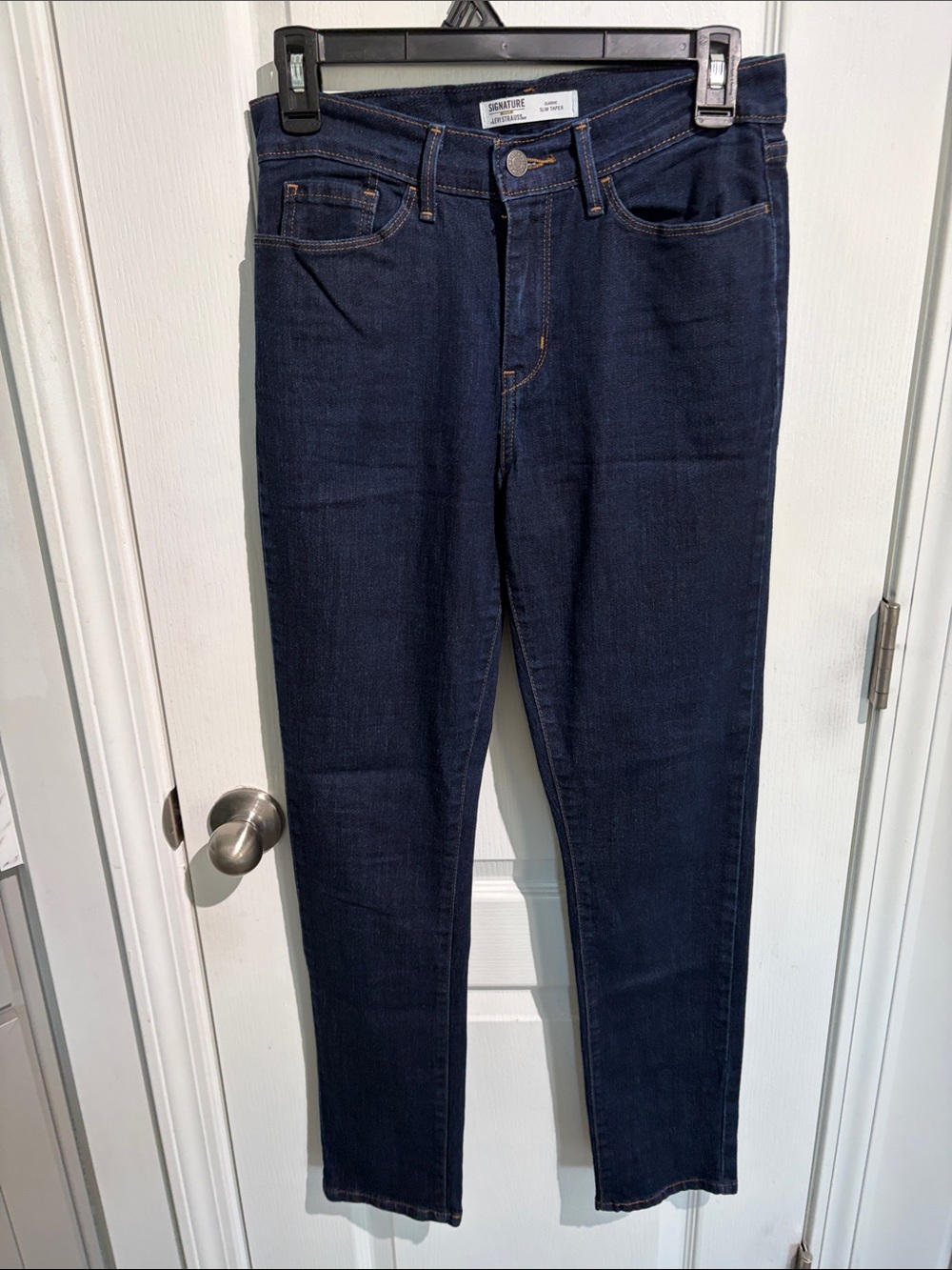 NWOT Dark Wash signature Classic Slim taper Jeans